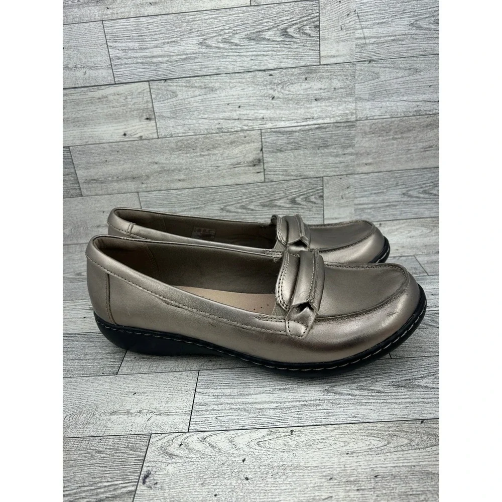 Clarks Collection Ultimate Comfort Women Sz 8M Penny Loafers Metallic Pewter